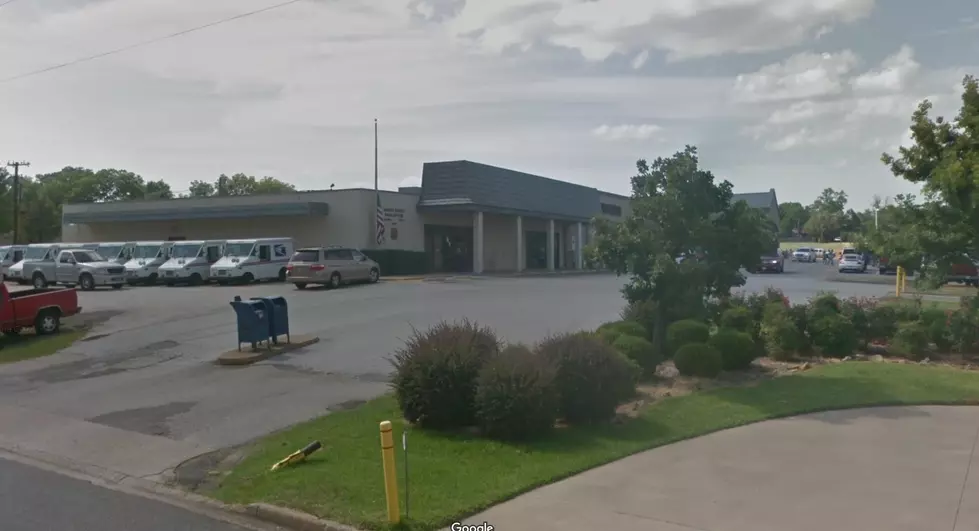 The Lindale, Texas Post Office Delivers a Lot of Good Service, too